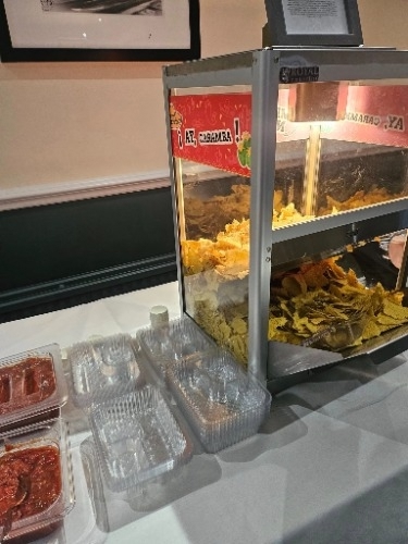 Unlimited Nachos & toppings
