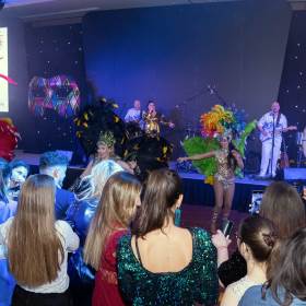 BAND & DANCERS