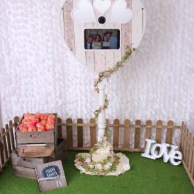 Rustic Booth3