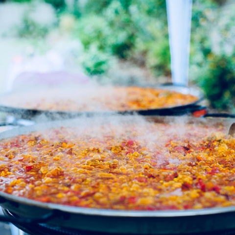 Mobile paella catering
