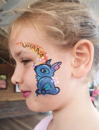 Snazzy Roo Face Painting & Glitter