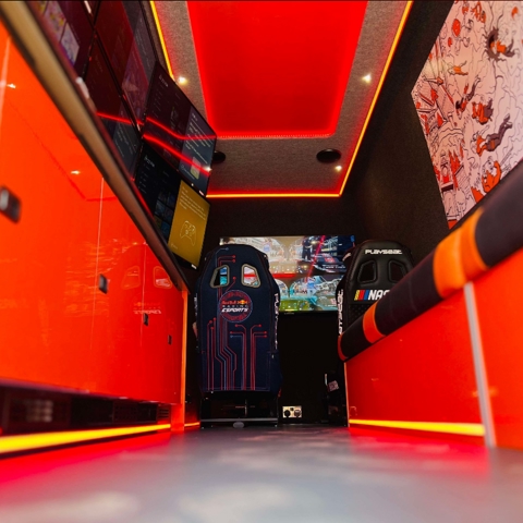 Van 2