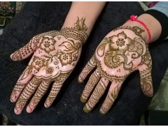 Henna Crowns - Hampshire Logo